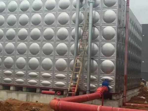 不鏽鋼方形水箱衝壓板鼓包