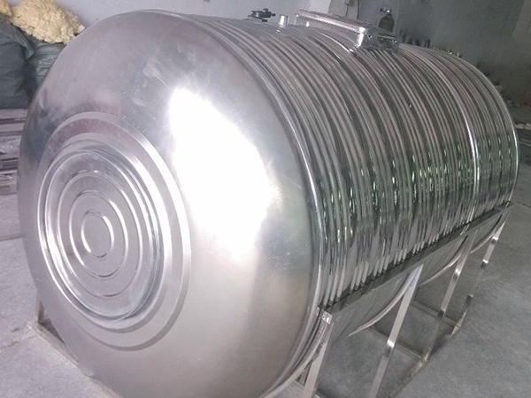 不鏽鋼聚氨酯保溫水箱噴塗發泡施工工藝