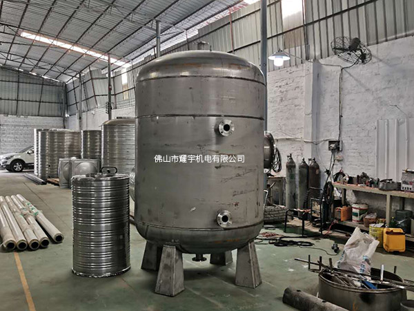 贛州5噸承壓水箱保溫，及2個膨脹定壓水箱